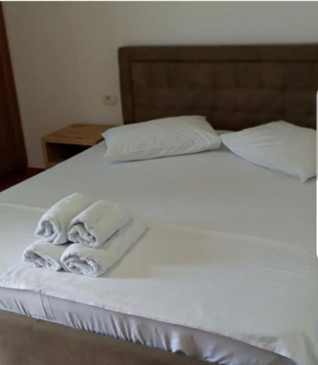 Anxhelos Hotel Himare Exterior photo