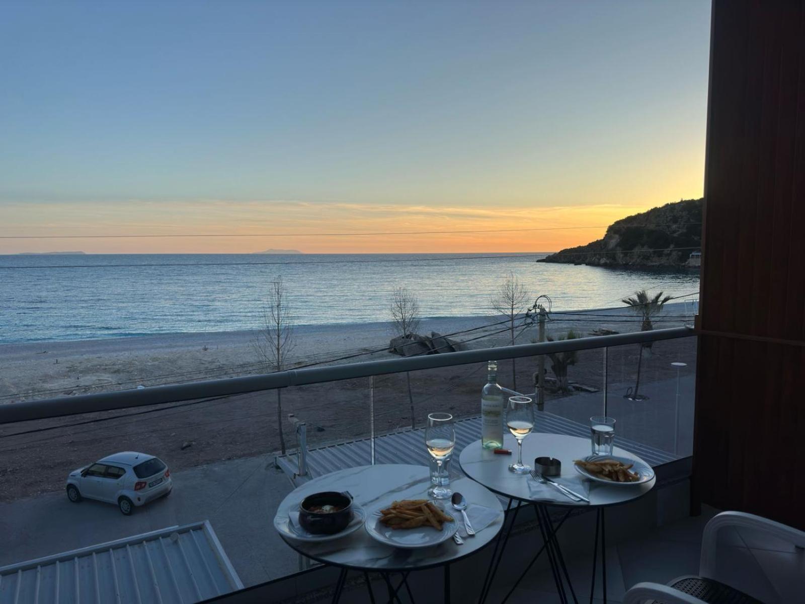 Anxhelos Hotel Himare Exterior photo