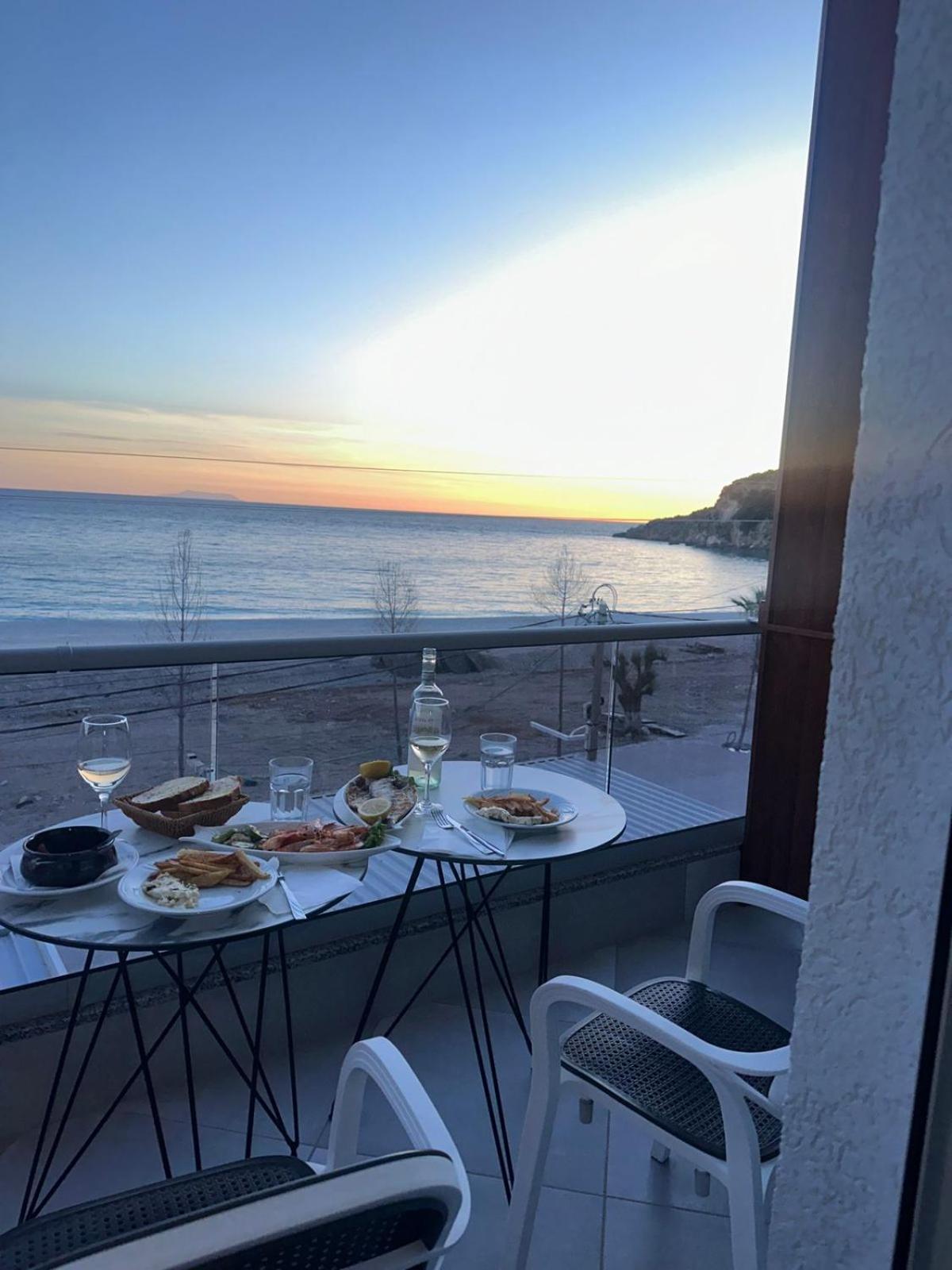 Anxhelos Hotel Himare Exterior photo